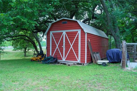 A home in Hallettsville