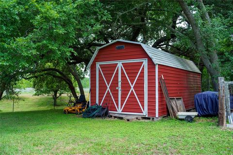 A home in Hallettsville