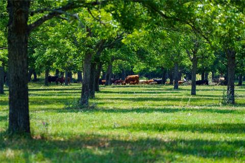 A home in Hallettsville