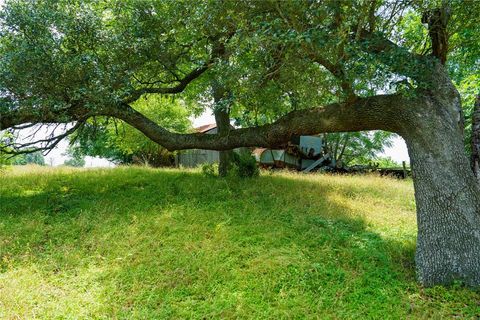 A home in Hallettsville