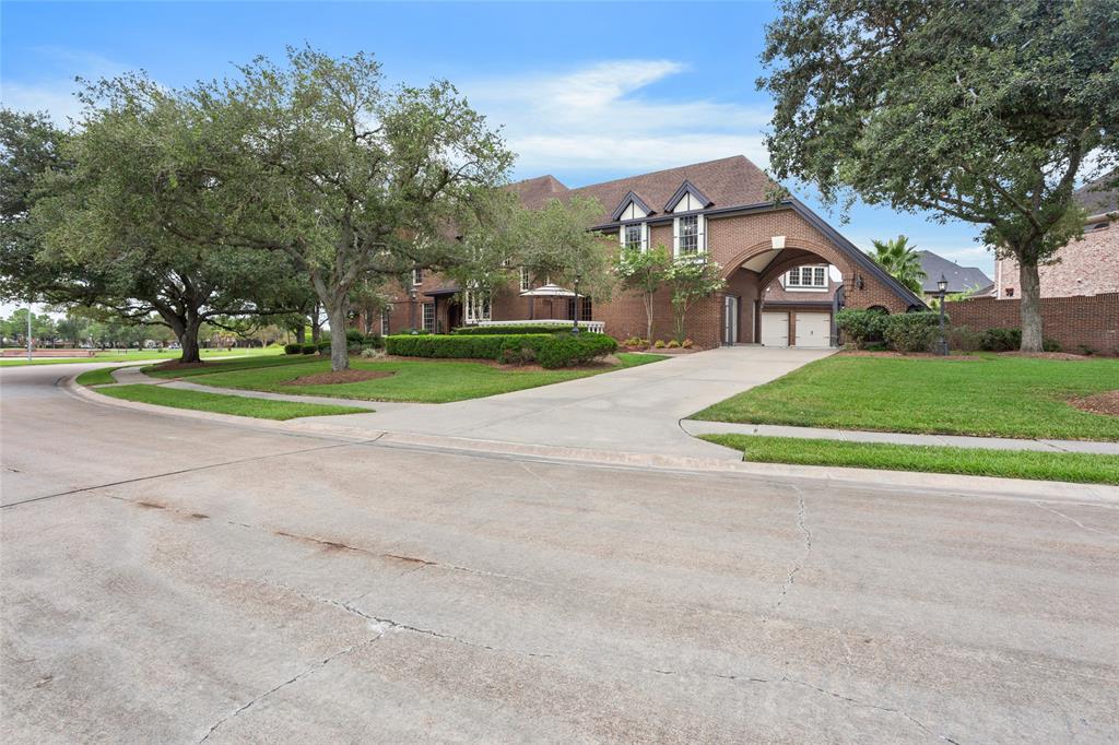 2619 Lakecrest Drive