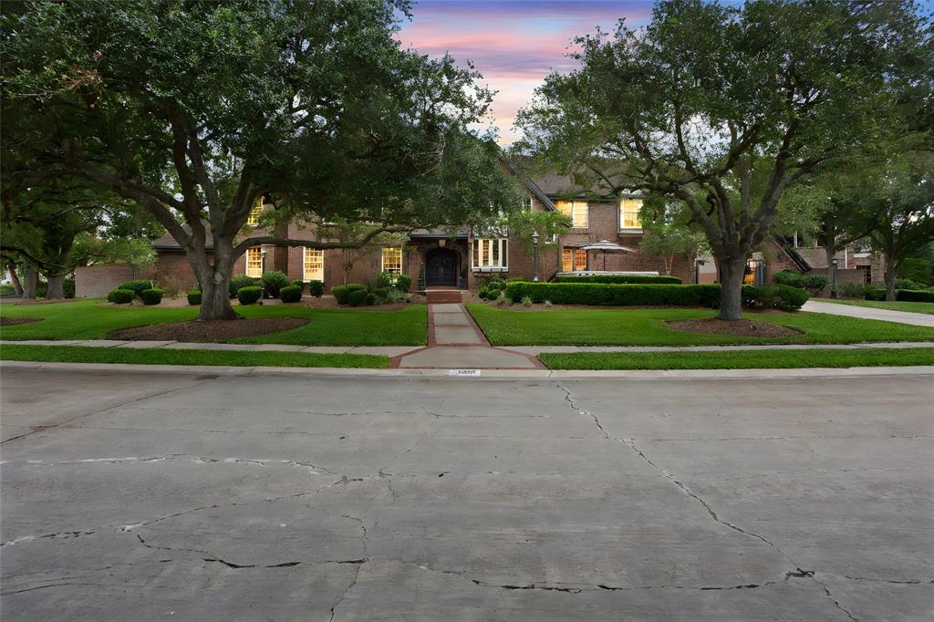 2619 Lakecrest Drive