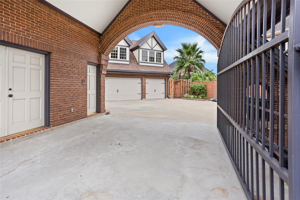 2619 Lakecrest Drive