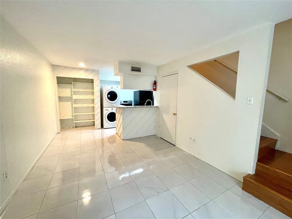 2100 Wilcrest Drive 123