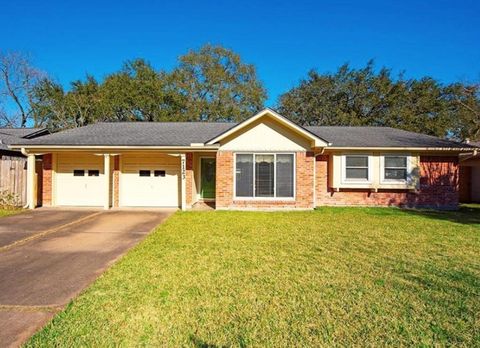 Single Family Residence in Houston TX 7123 Galleon Drive.jpg