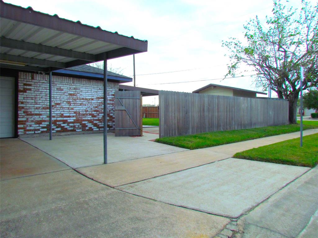 717 Academy Lane, Deer Park, Texas image 17