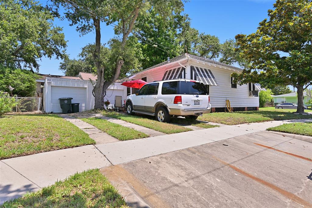 4828 Avenue Q 1/2