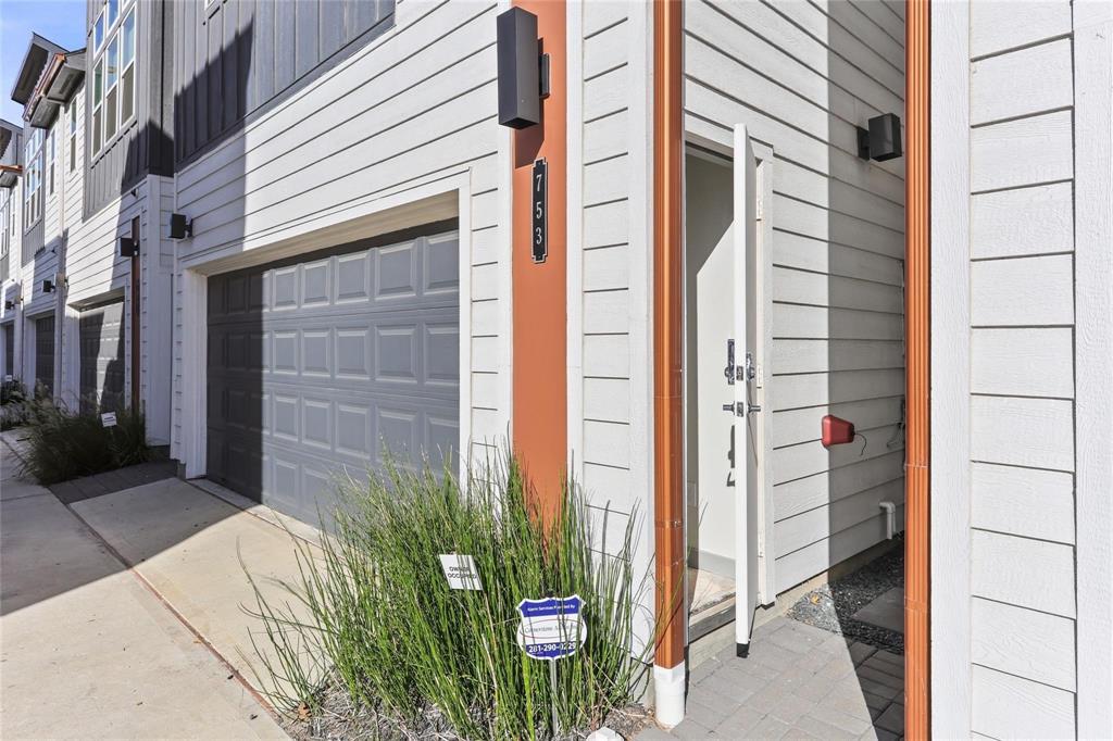 753 N Emile Street, Houston, Texas image 2