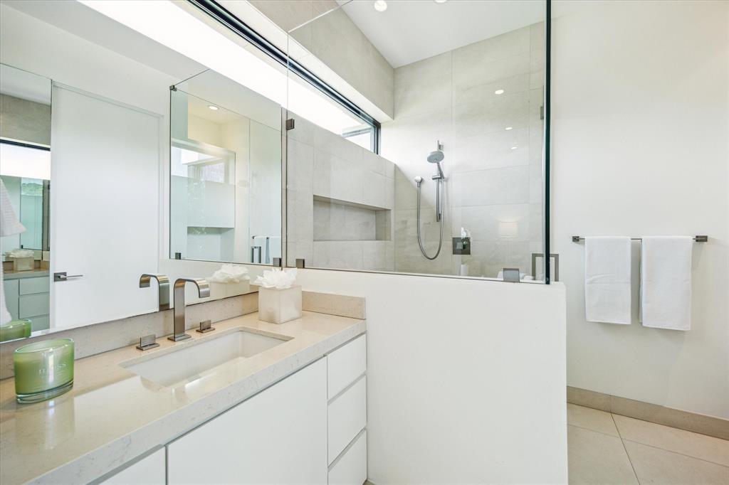 311 Brown Saddle Street, Houston, Texas image 32