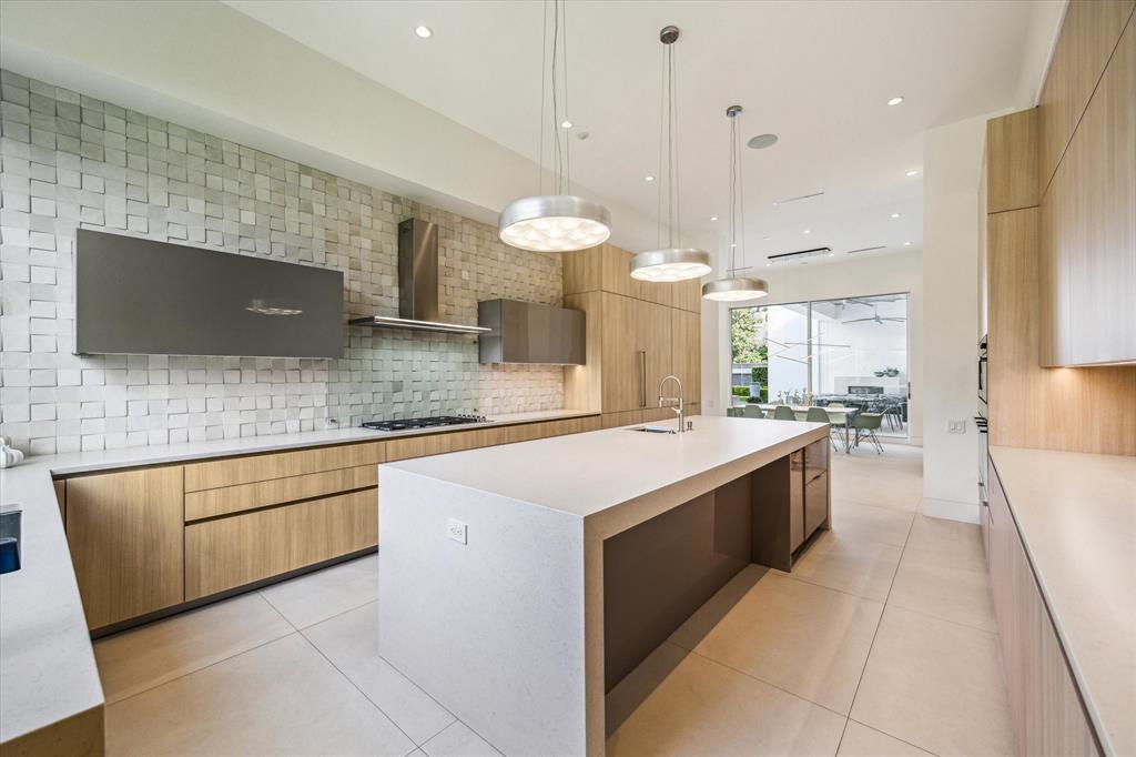 311 Brown Saddle Street, Houston, Texas image 18