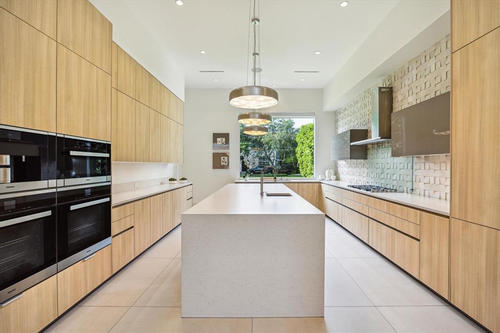 311 Brown Saddle Street, Houston, Texas image 17