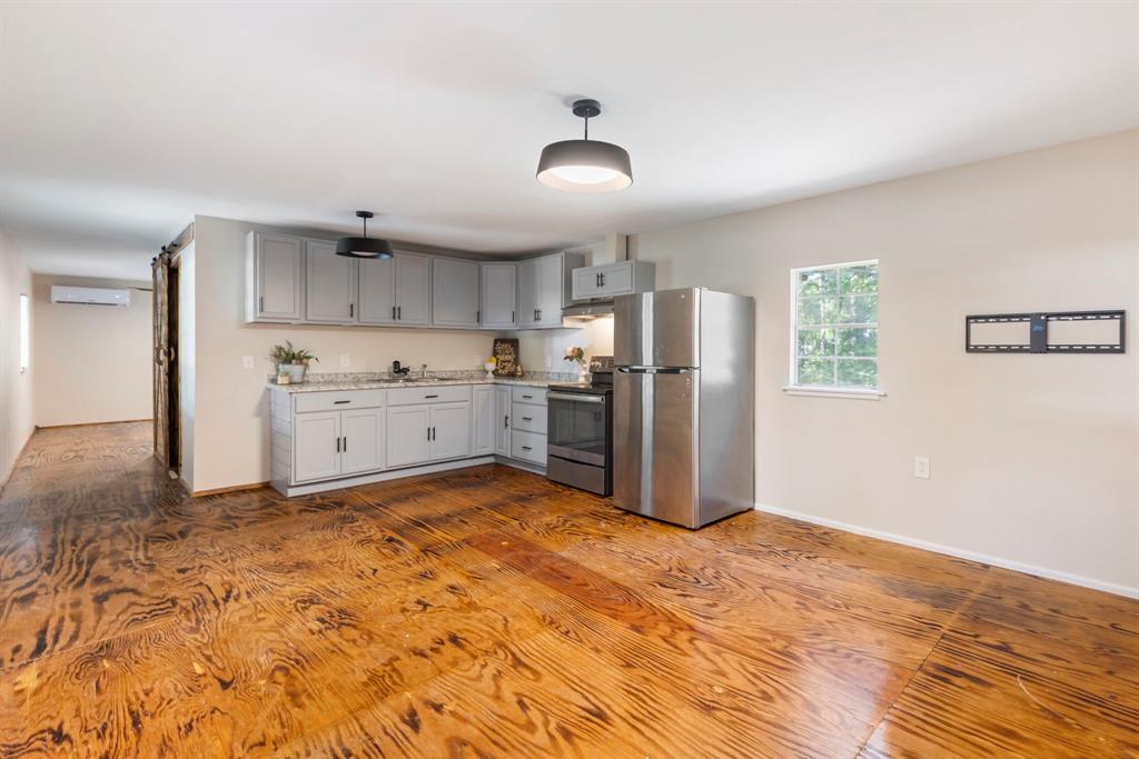 528 County Road 3890, Cleveland, Texas image 12