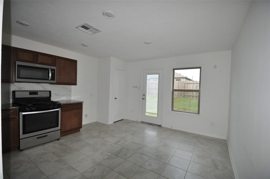 530 Broken Boulder Street, Magnolia, Texas image 10