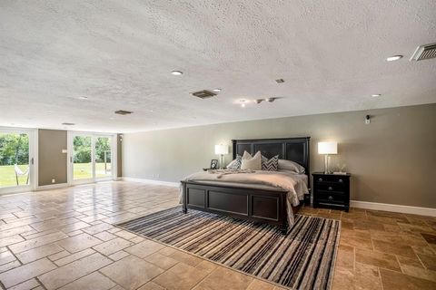 Single Family Residence in Friendswood TX 405 Spreading Oaks Avenue 19.jpg