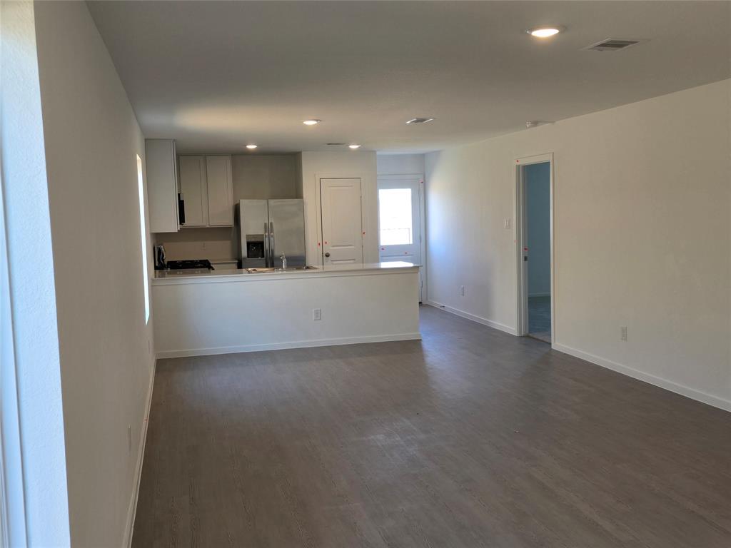 9015 Silver Canoe Way, Baytown, Texas image 2