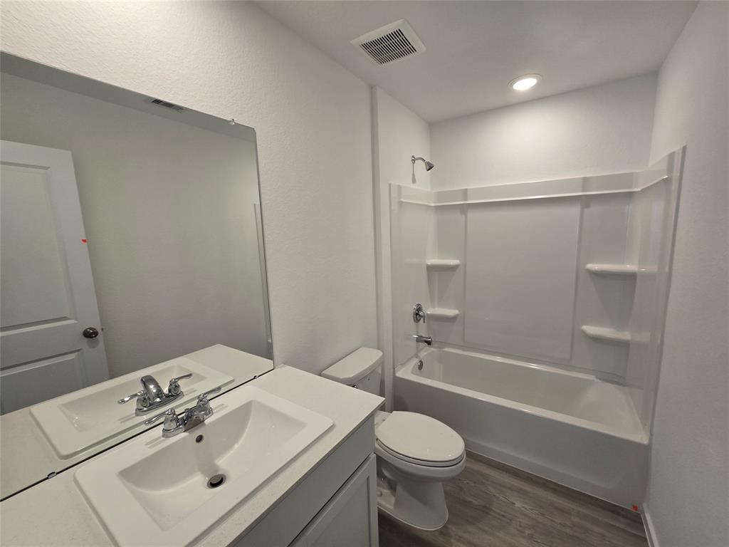 9015 Silver Canoe Way, Baytown, Texas image 7