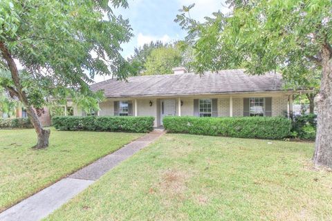 Single Family Residence in Houston TX 3839 Sun Valley Drive.jpg