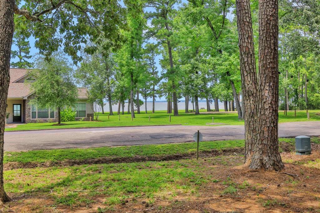 90 N Royale Greens Drive, Coldspring, Texas image 2