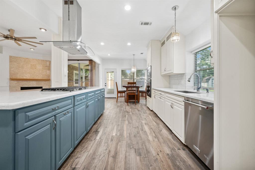 10323 Otter Circle, Baytown, Texas image 12