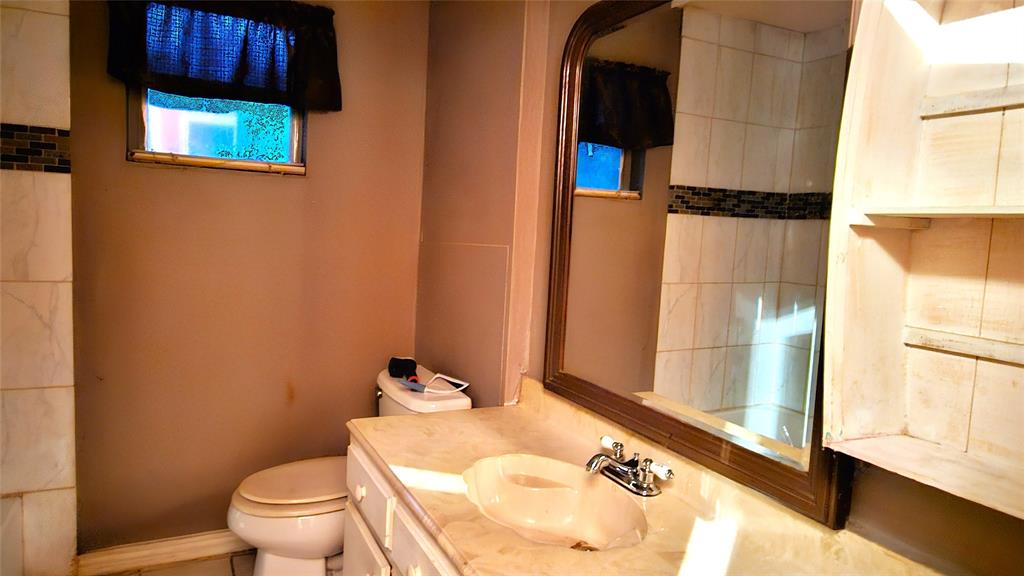 330 Cedar Drive, Hitchcock, Texas image 5