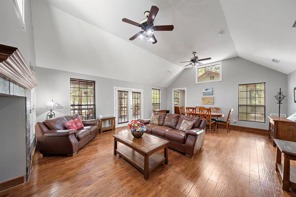638 W Lakeview Drive