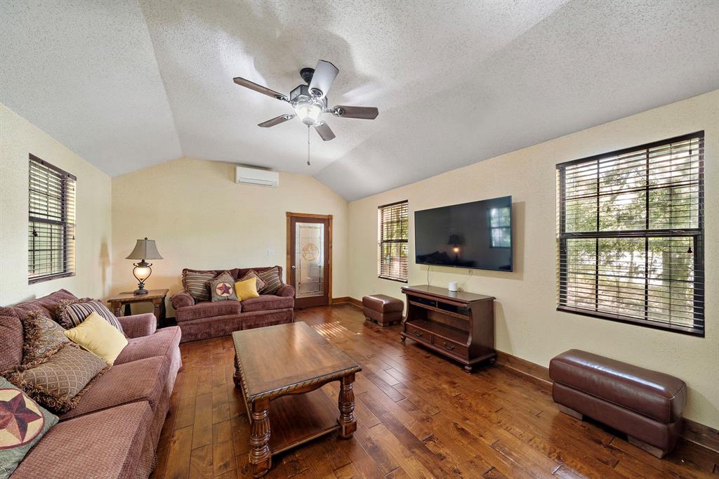 638 W Lakeview Drive
