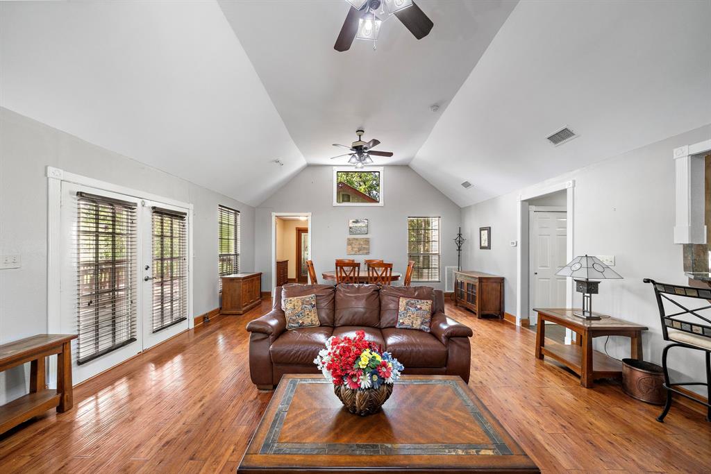 638 W Lakeview Drive