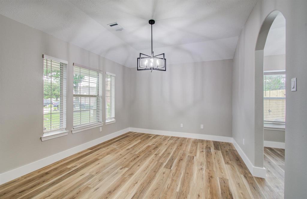8235 Sugar Cane Drive, Baytown, Texas image 4