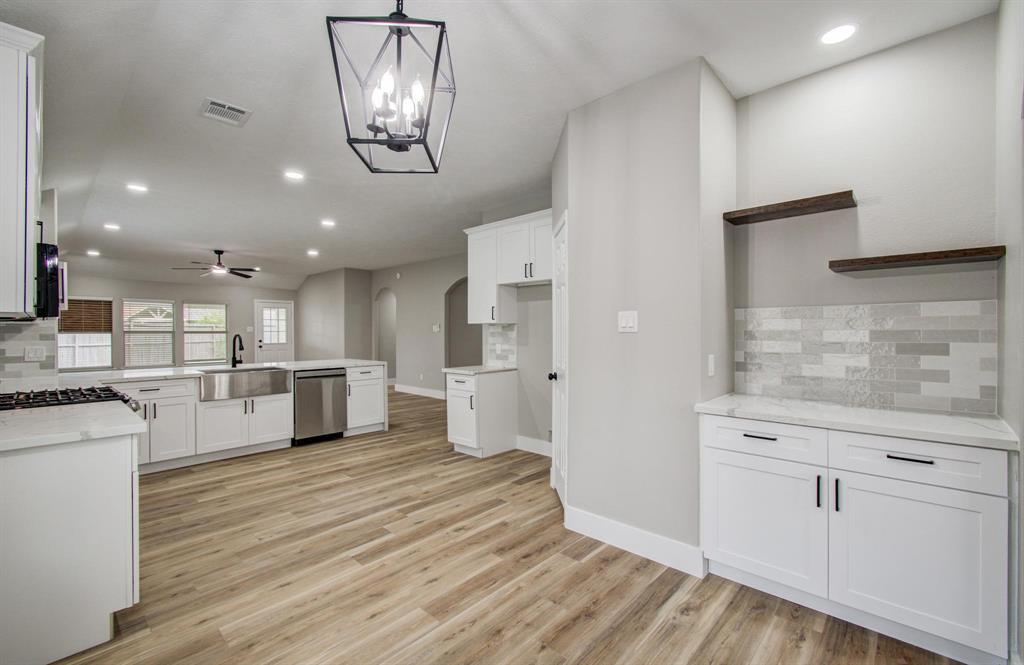 8235 Sugar Cane Drive, Baytown, Texas image 6
