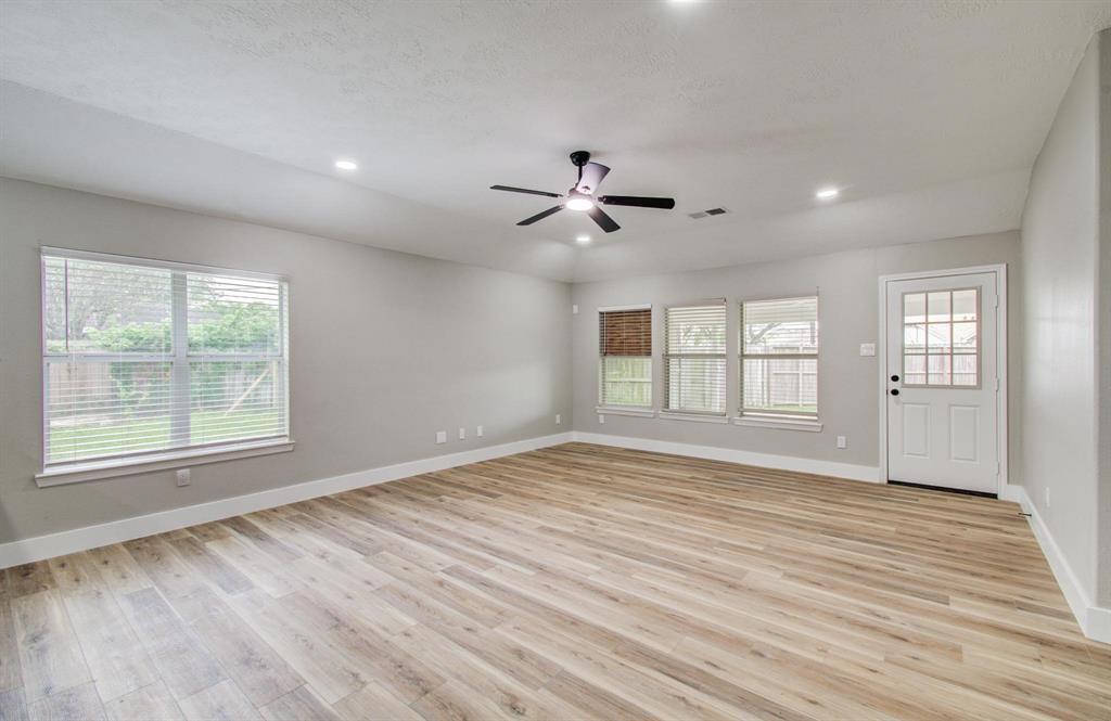 8235 Sugar Cane Drive, Baytown, Texas image 15