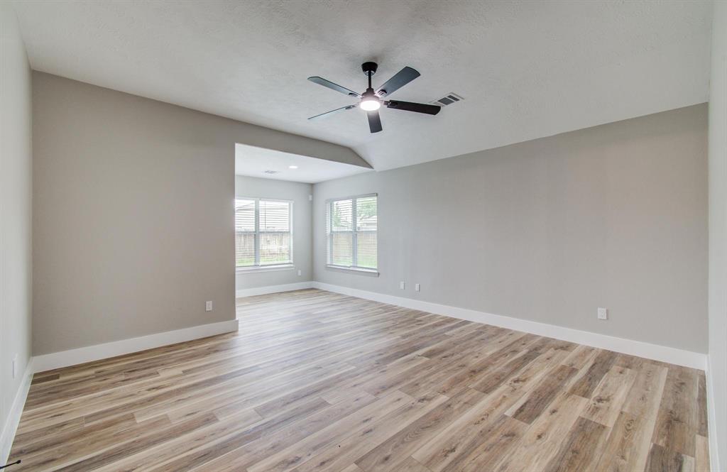 8235 Sugar Cane Drive, Baytown, Texas image 27