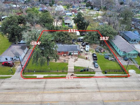 Single Family Residence in Houston TX 899 Little York Road.jpg