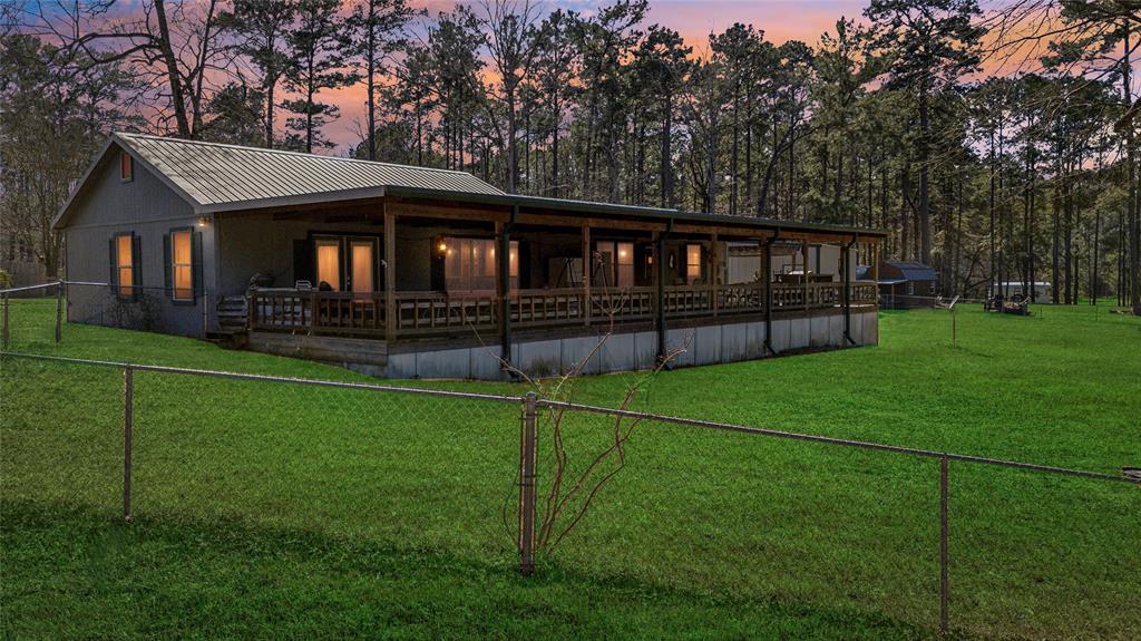 711 Toledo Beach Drive, Hemphill, Texas image 8