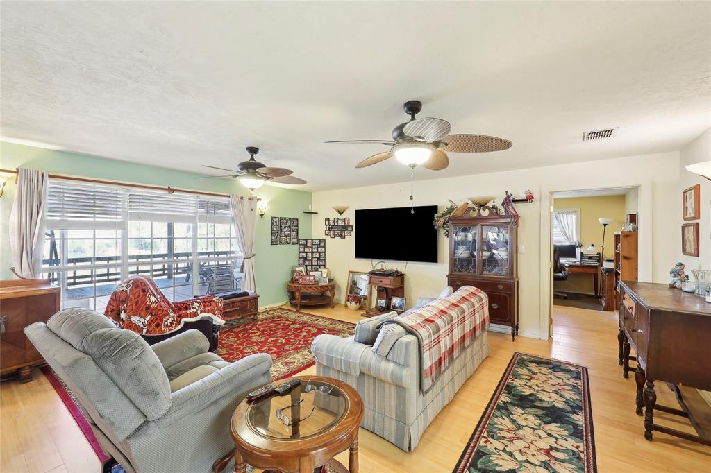 711 Toledo Beach Drive, Hemphill, Texas image 12