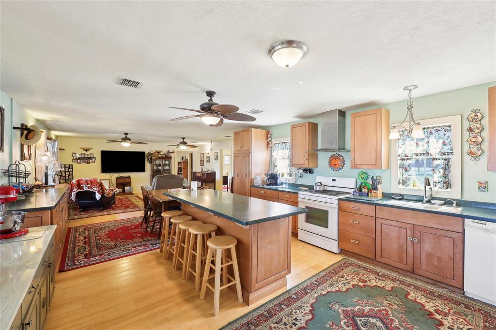 711 Toledo Beach Drive, Hemphill, Texas image 19