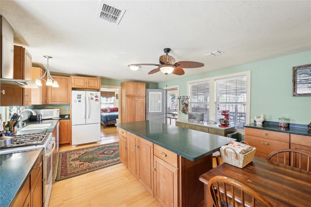 711 Toledo Beach Drive, Hemphill, Texas image 32