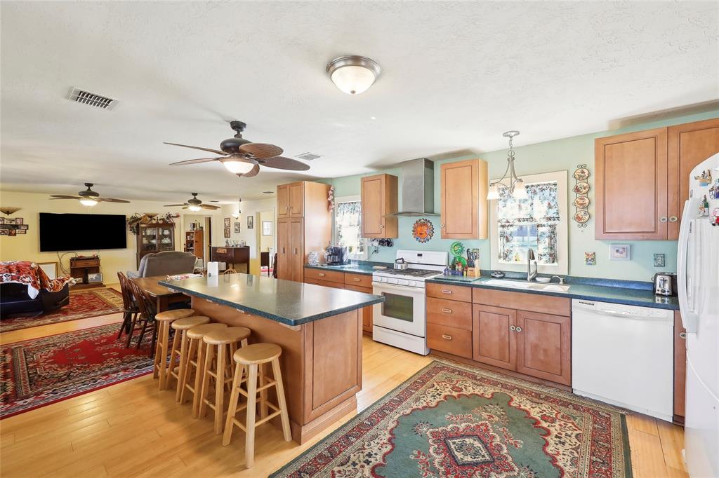711 Toledo Beach Drive, Hemphill, Texas image 17