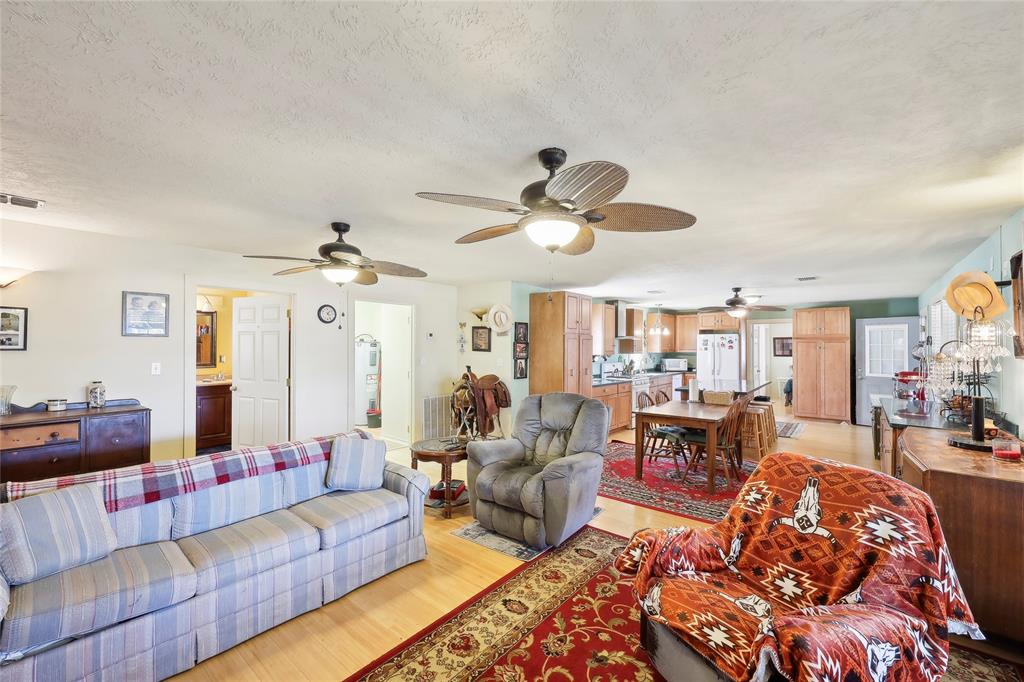 711 Toledo Beach Drive, Hemphill, Texas image 14