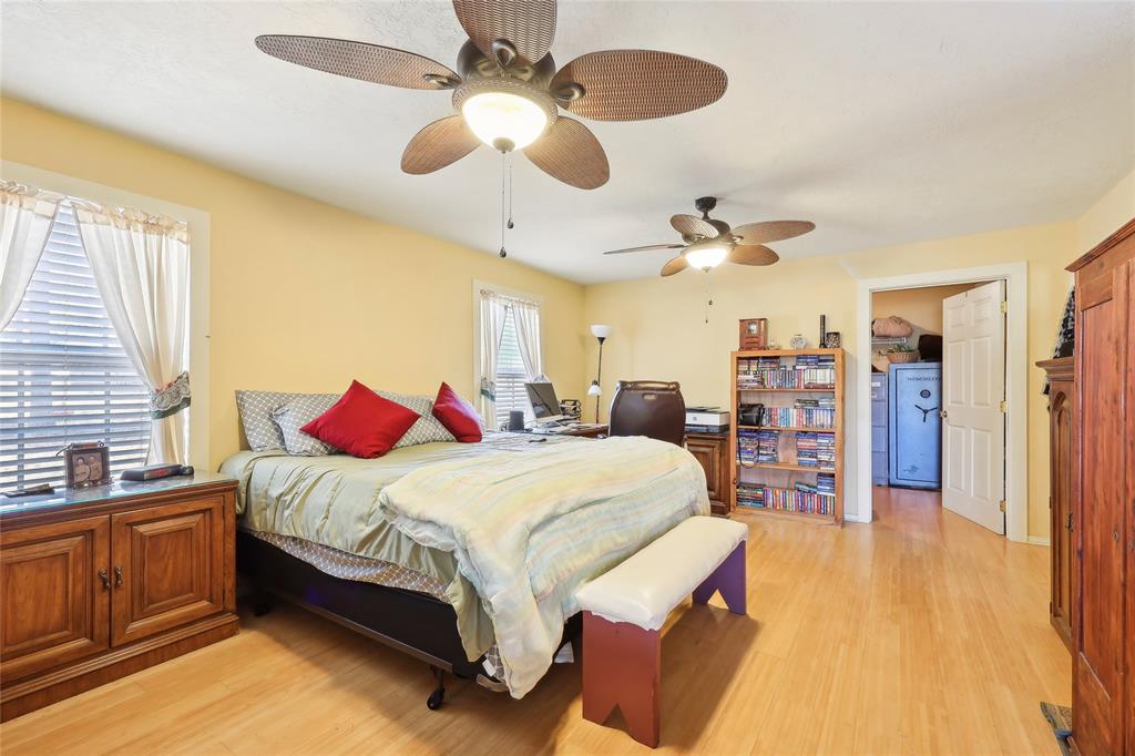 711 Toledo Beach Drive, Hemphill, Texas image 26