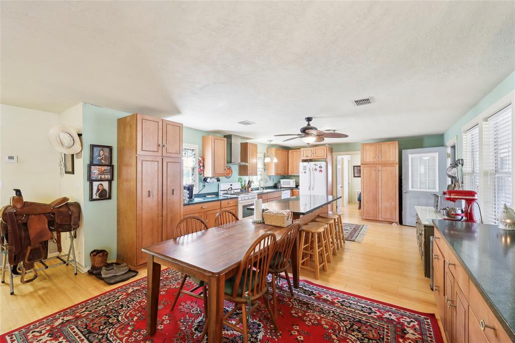 711 Toledo Beach Drive, Hemphill, Texas image 16