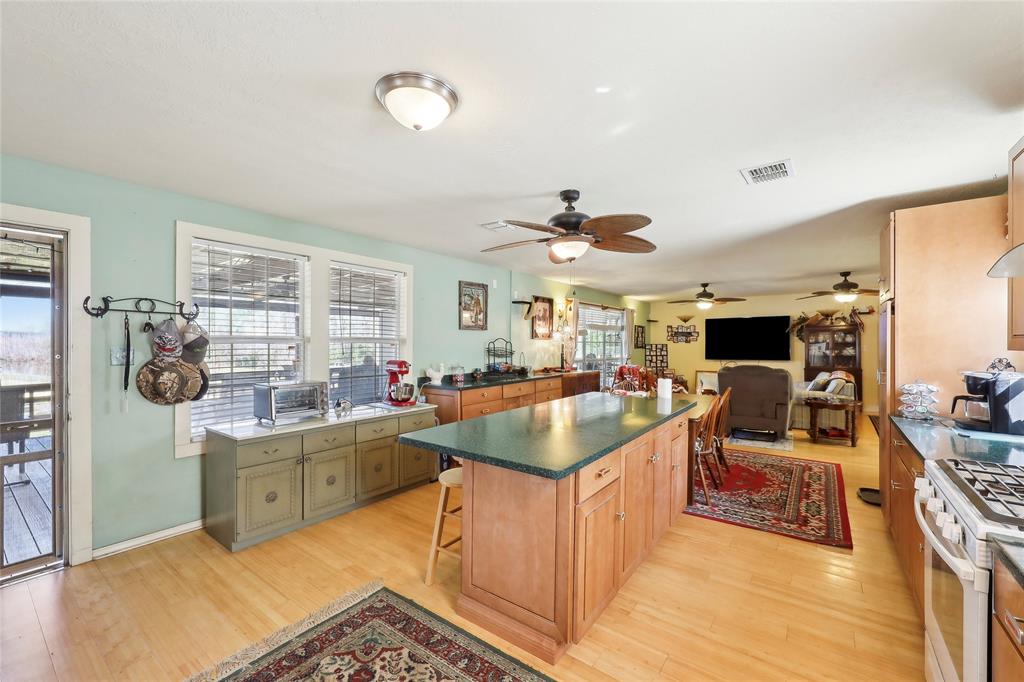 711 Toledo Beach Drive, Hemphill, Texas image 20