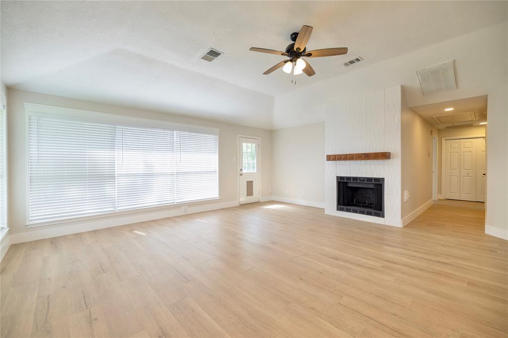 4302 Duesenberg Court, Pearland, Texas image 7