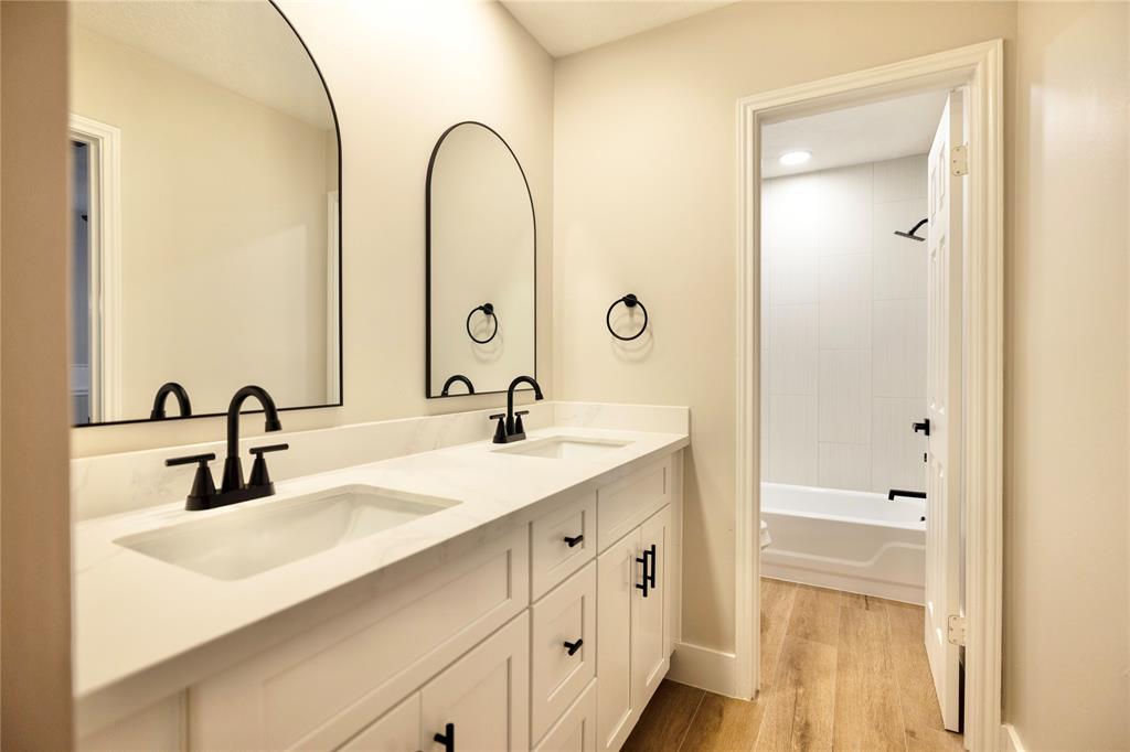 4302 Duesenberg Court, Pearland, Texas image 12