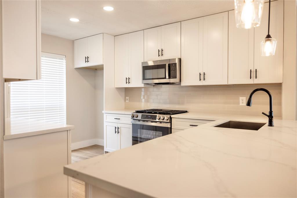 4302 Duesenberg Court, Pearland, Texas image 4