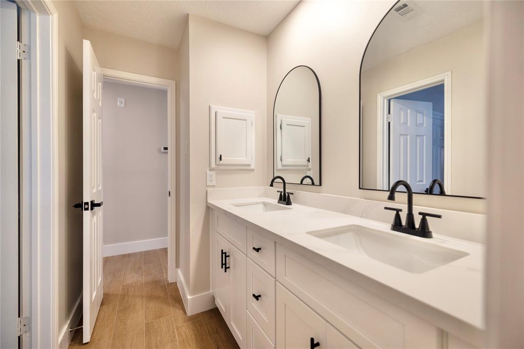 4302 Duesenberg Court, Pearland, Texas image 13