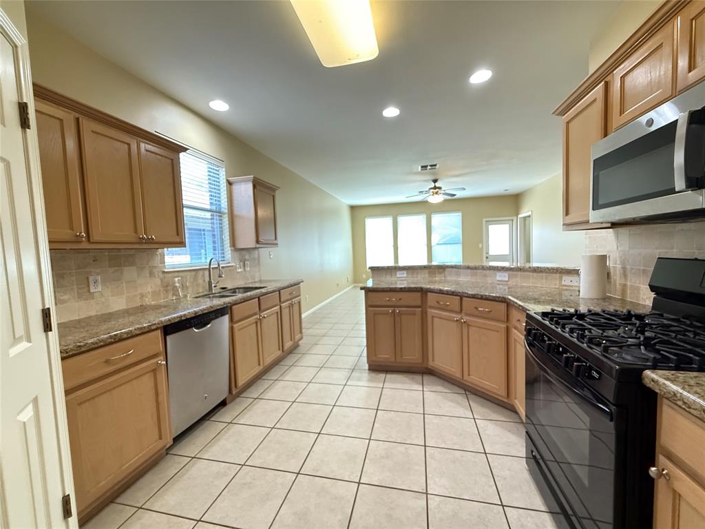 211 Riata, Victoria, Texas image 15