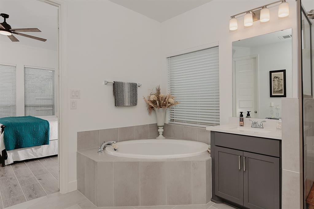 15735 Autumn Sun Court, Conroe, Texas image 13