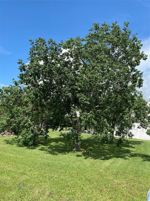 Photo of 520 12th Street, San Leon, TX 77539 (MLS # 78866191)