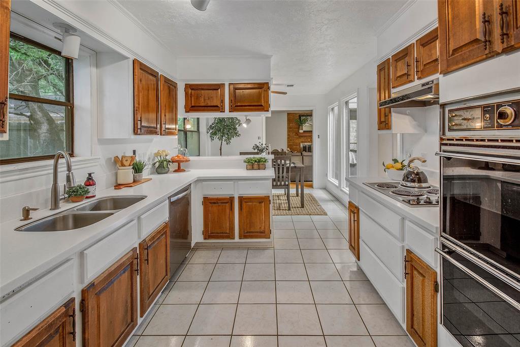 3802 Valley Oaks Drive, Bryan, Texas image 16