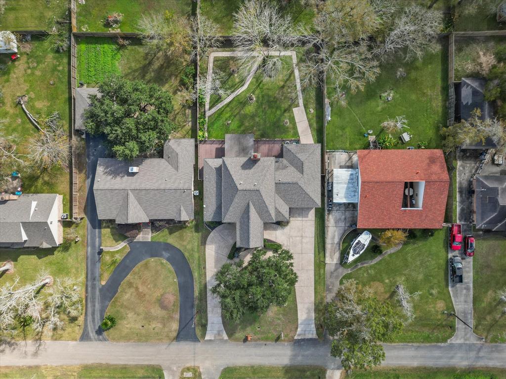 1400 Oak Hollow Drive, Dickinson, Texas image 3
